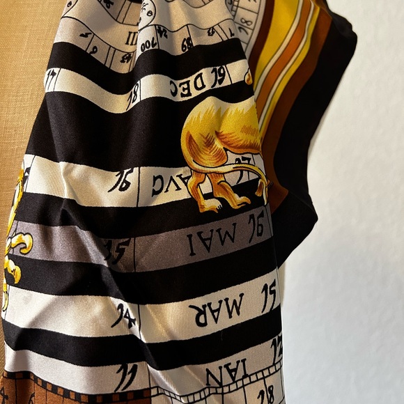 CAMROSE & KROSS Authentic Jackie Kennedy Zodiac Silk Scarf in Original Packaging - Picture 8 of 10